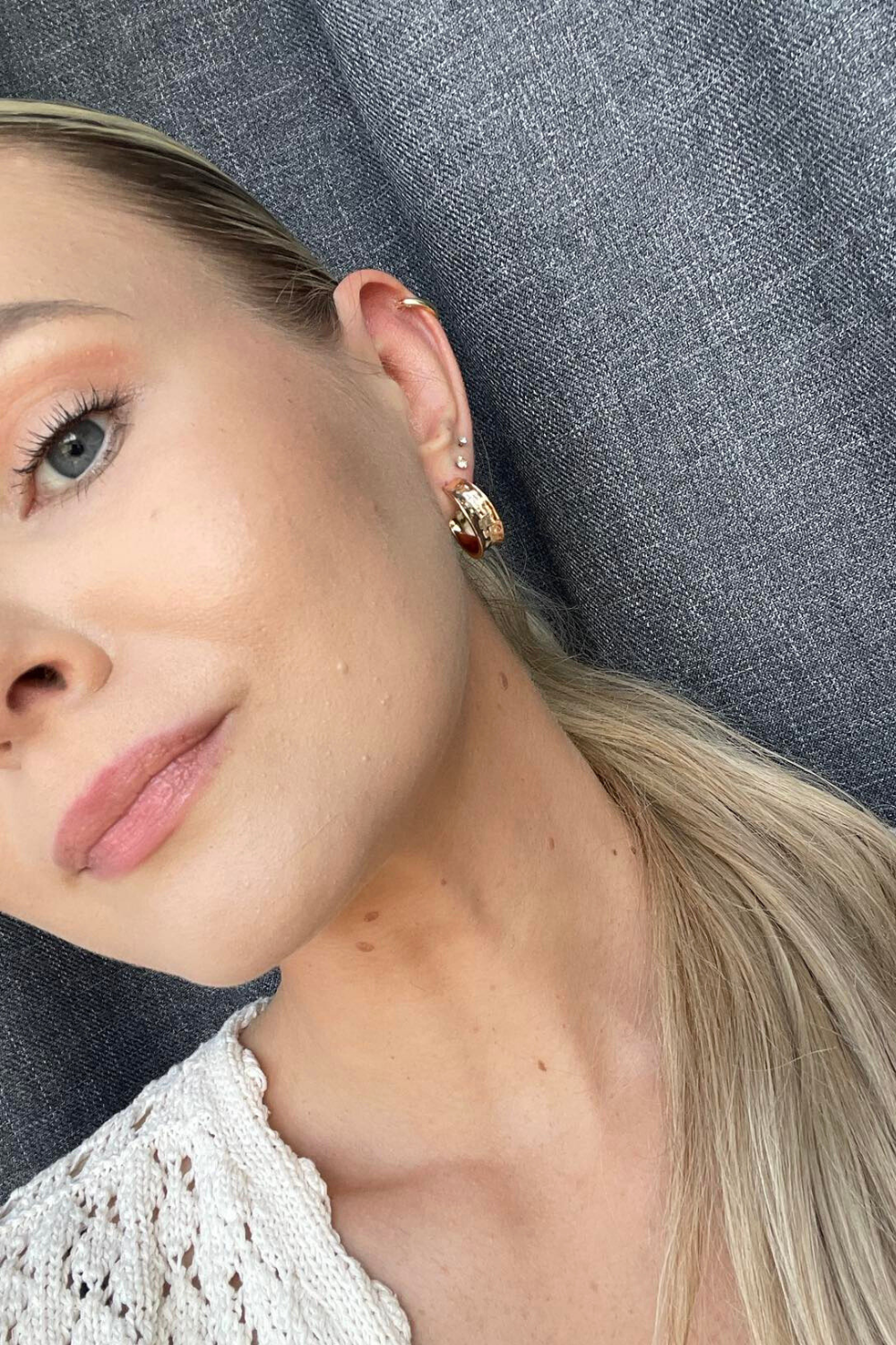 rose gold hoops auskarai glamžyti