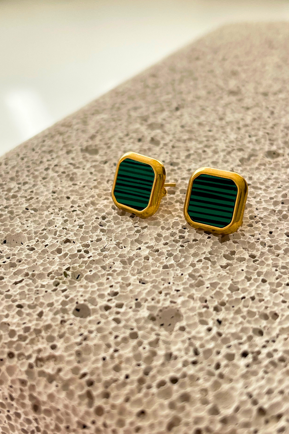 STUD AUSKARAI SU ŽALIA KRIAUKLE