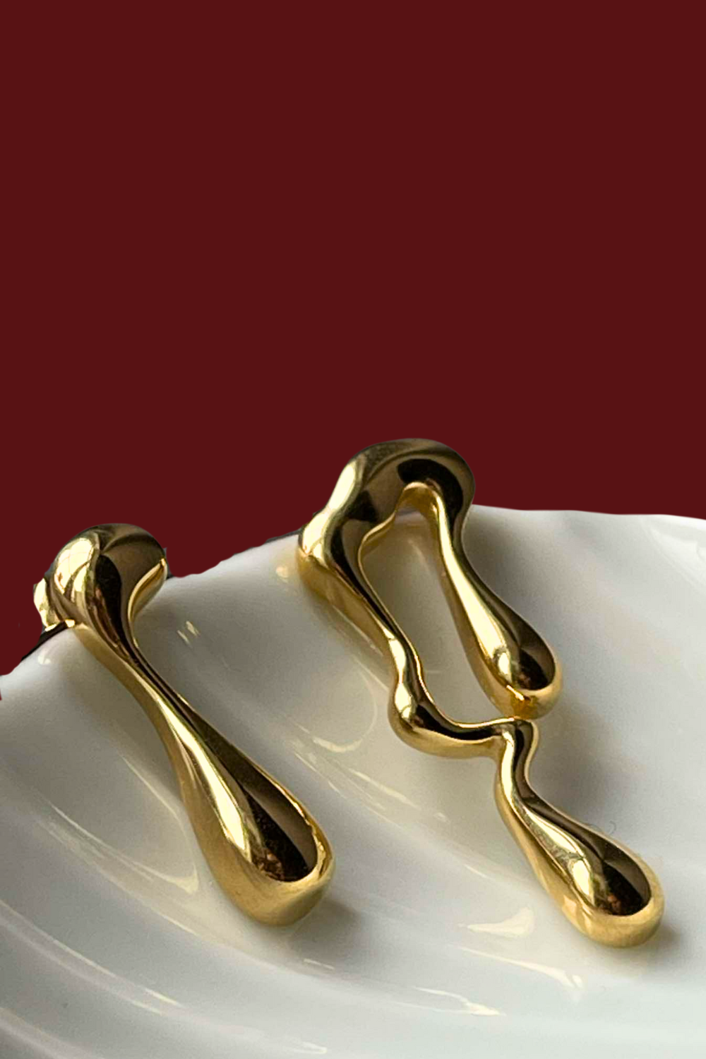 PUOŠNŪS ASIMETRIŠKI AUSKARAI