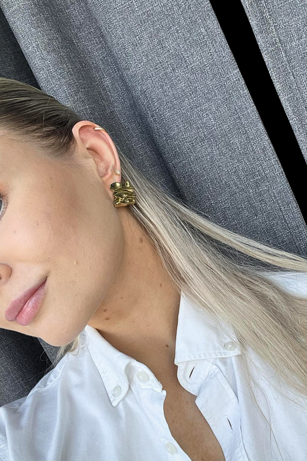 PUOŠNŪS KVADRATINIAI AUSKARAI